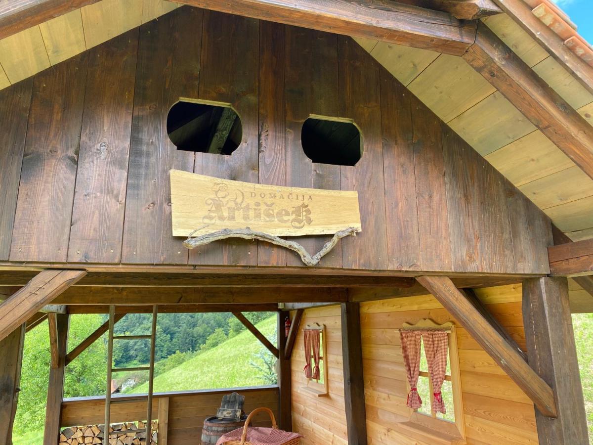 Wooden Hut At Tourist Farm Artisek Villa Store Exterior photo