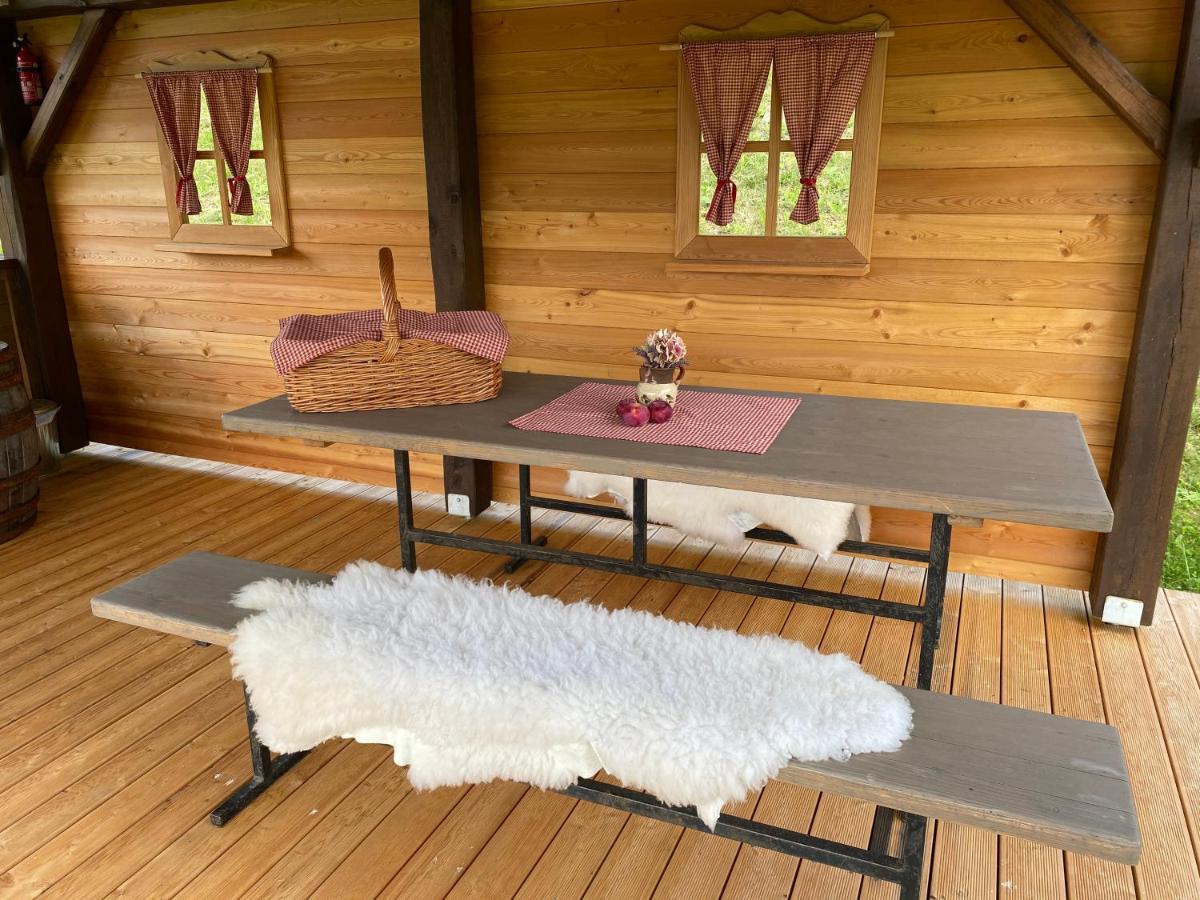 Wooden Hut At Tourist Farm Artisek Villa Store Exterior photo